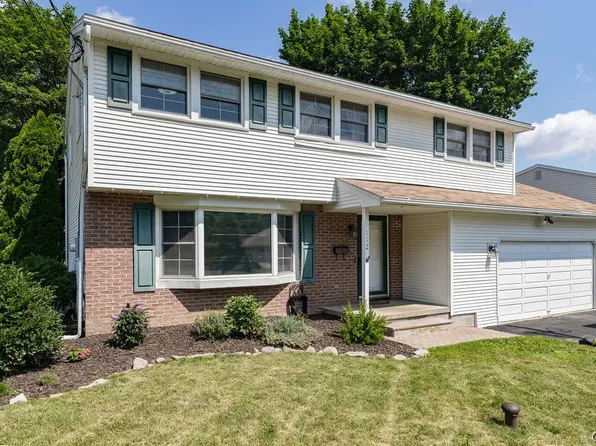 112 Crabapple Ln, Syracuse, NY 13219