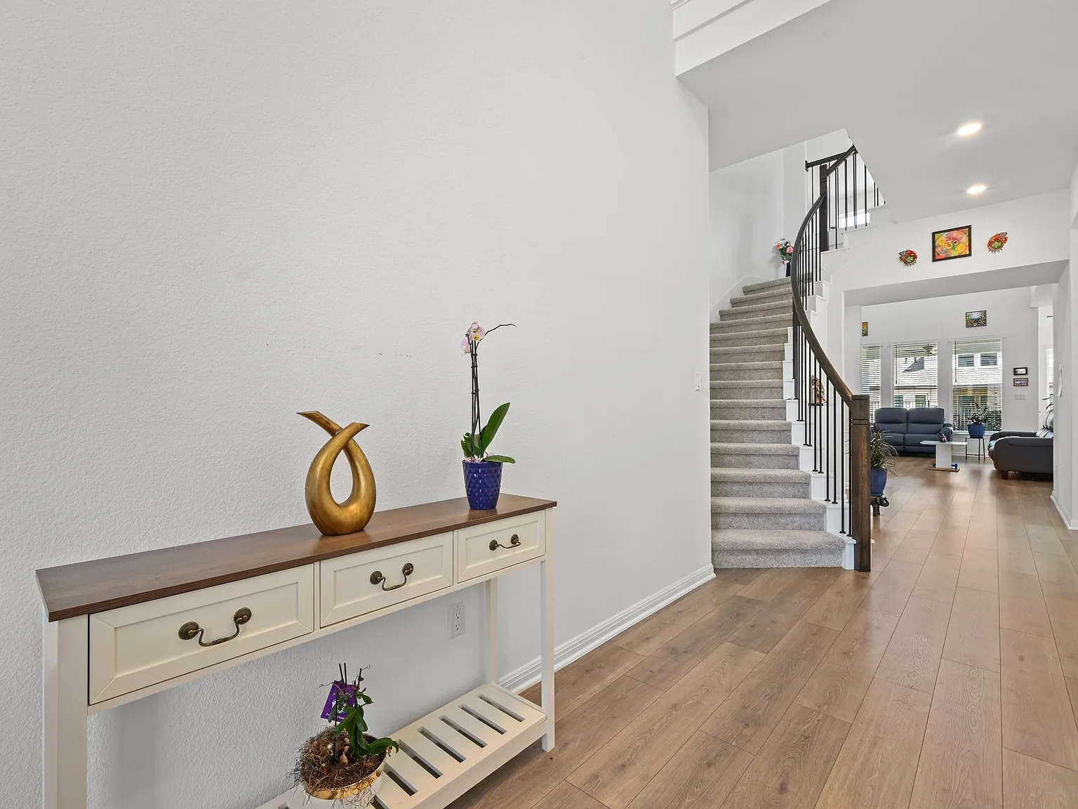 4 bed, 4.5 bath, 3350 sqft, $2,995 — Photo 3