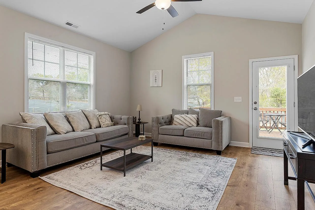 3 bed, 1400 sqft, $2,550 — Photo 3