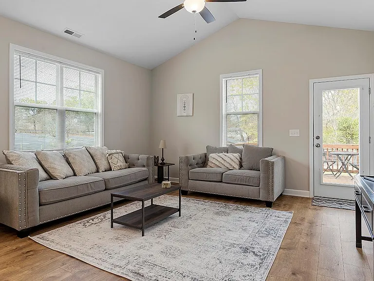3003 Bryant St — Photo 3