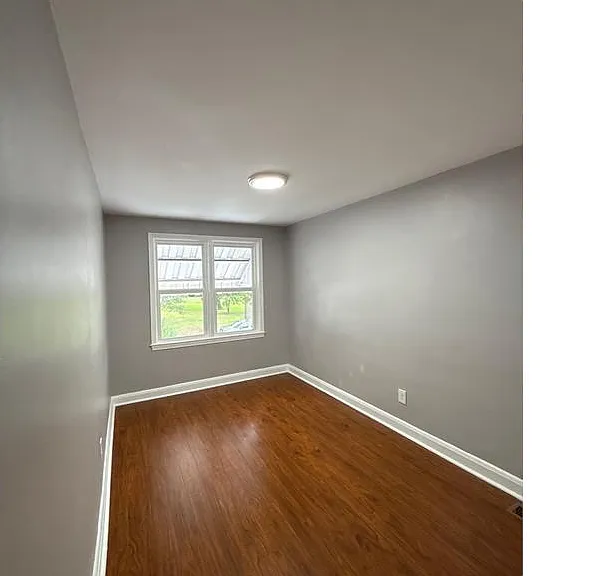 300 Leeanne Rd — Photo 12