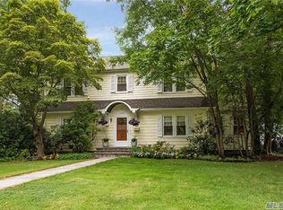 102 Plandome Ct, Manhasset, NY 11030