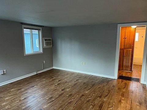 4th image of 1121 Tacoma Ave