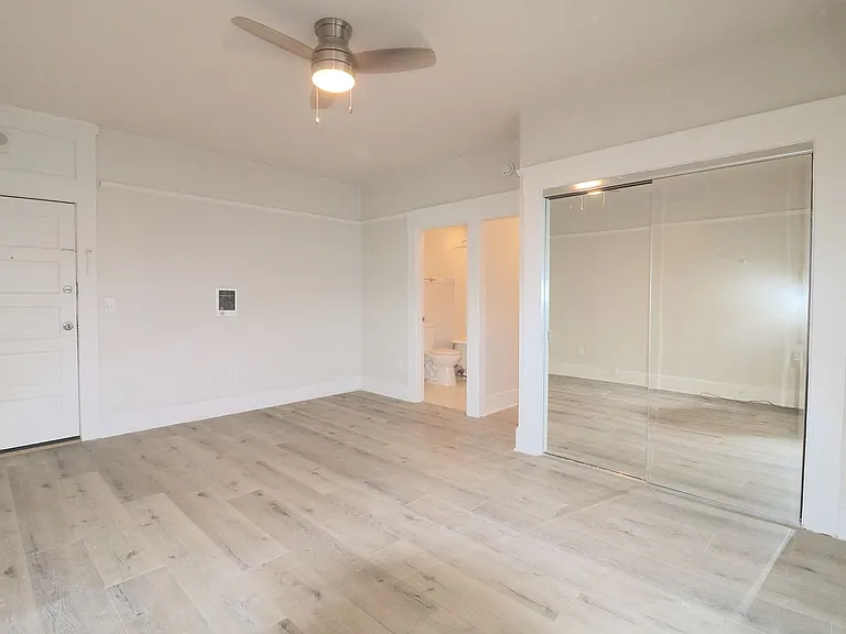 2142 5th Ave — Photo 26