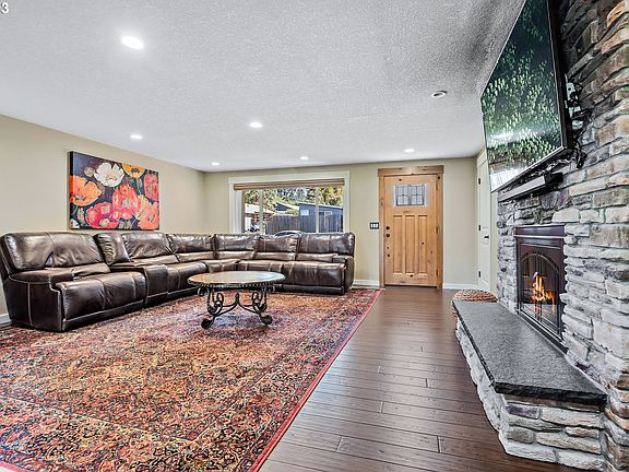 5th image of 647 NW 10th Ave