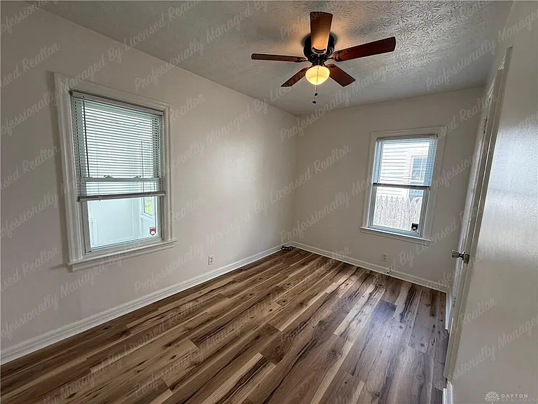 1261 Malden Ave — Photo 11