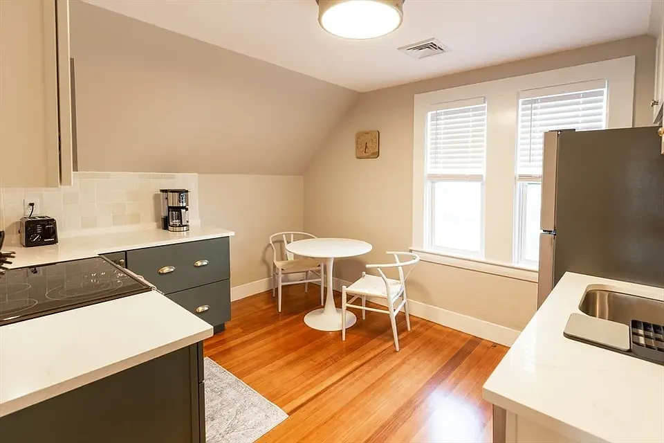 1 bed, 600 sqft, $2,300 — Photo 2