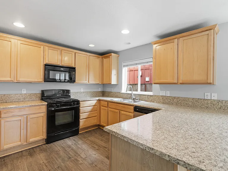 4236 Azalea Ave SE — Photo 6