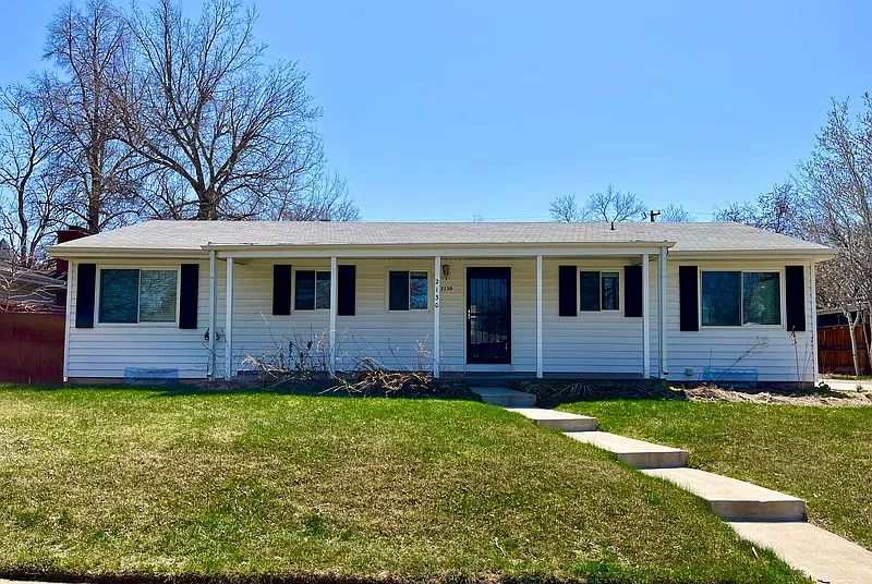 3 bed, 2.0 bath, 2430 sqft, $3,050 — Photo 1