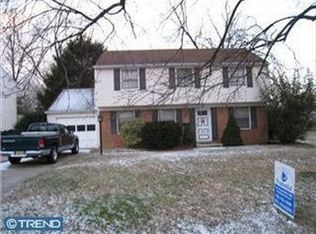 26 Longwood Dr, Stratford, NJ 08084