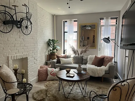 Rented by REAL New York | media 17