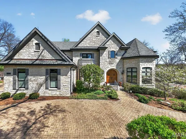 10600 Country View Dr, Saint Louis, MO 63141