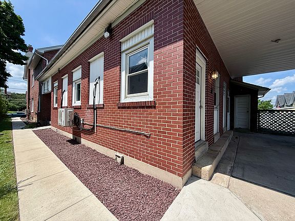 3rd image of 111 S Main St Unit 1