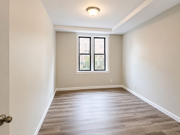 3rd image of 25-26 Van Velsor Pl #2RR
