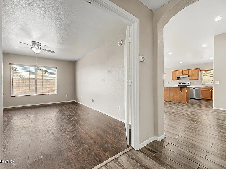 308 W Liberty Ln — Photo 18