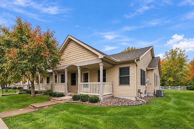 1st image of 609 Vine Ln
