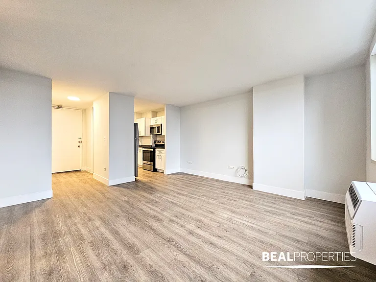 1344 N Dearborn — Photo 26