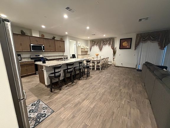 4th image of 4521 Bandon Ave