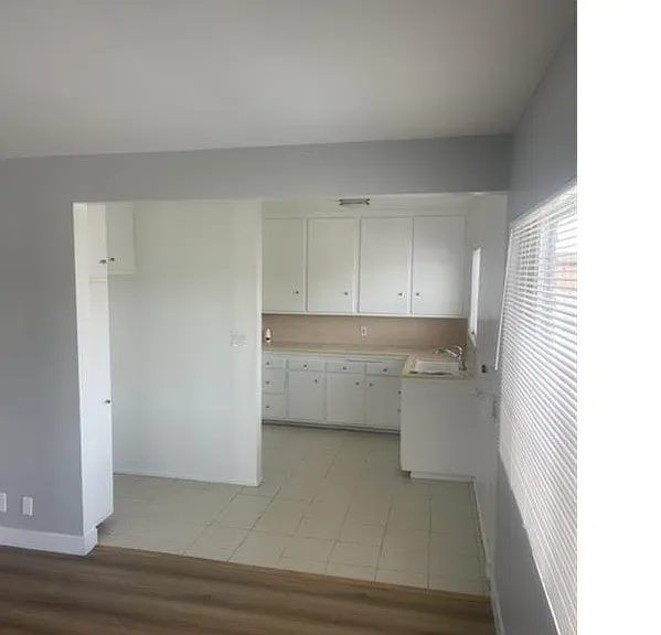 1360 W 38th St — Photo 1