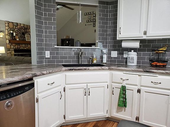 Subway tile back splash