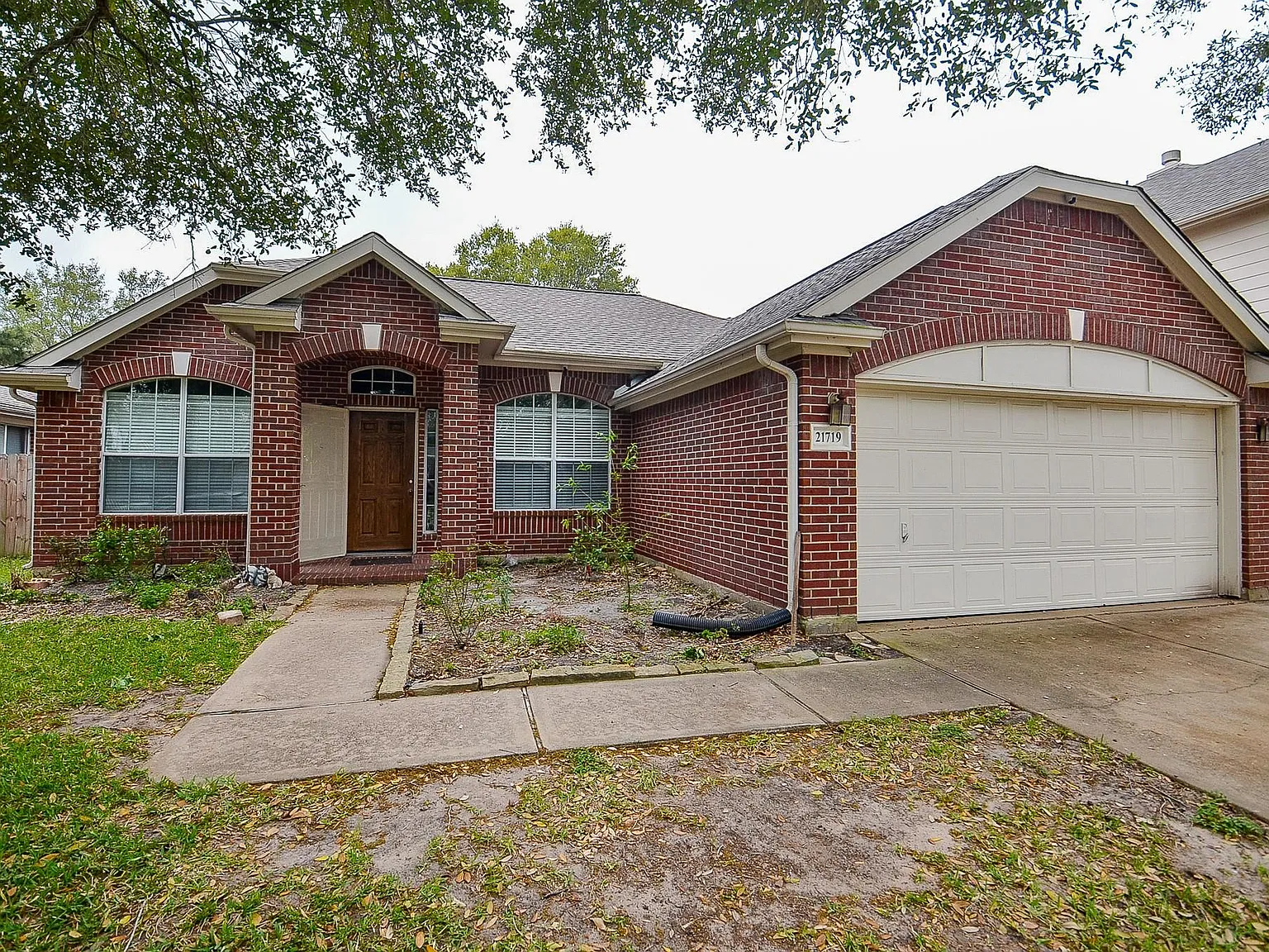 3 bed, 2.0 bath, 1705 sqft, $2,200 — Photo 2