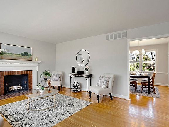 Living room w fireplace