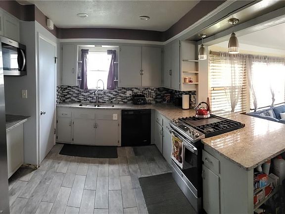 5th image of 485 Greenvale Dr