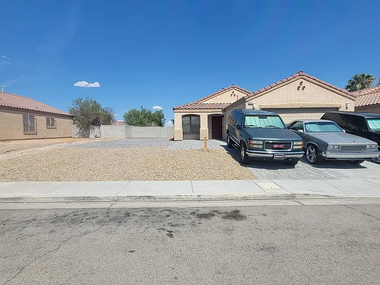 5916 Kenmore St — Photo 2