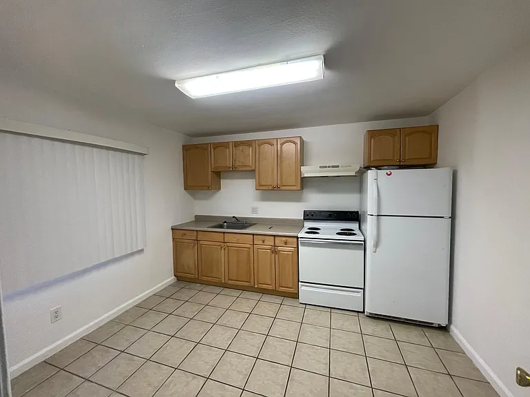 217 E Taylor St — Photo 10