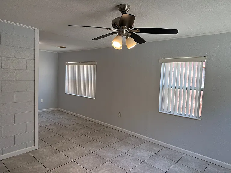 1009 McCormack St — Photo 4