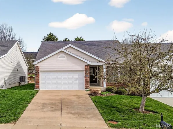 468 Angelique Pl, Saint Charles, MO 63303