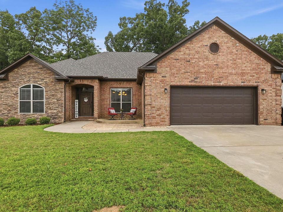 1st image of 204 Forest Oak Dr