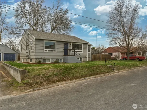 15 SW 13th Street, College Place, WA 99324