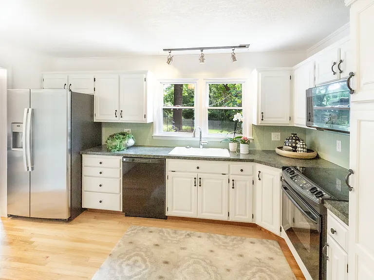 8721 Goodman St — Photo 9