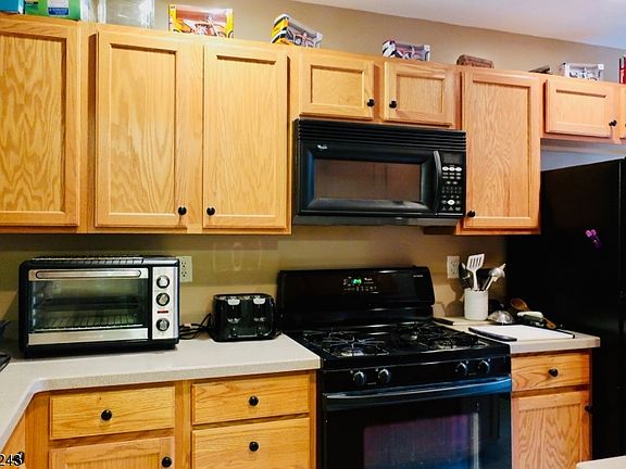 3rd image of 32 Lakeview Dr #2211