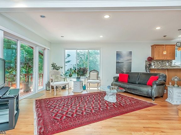 3rd image of 235 Mount Pleasant Ave