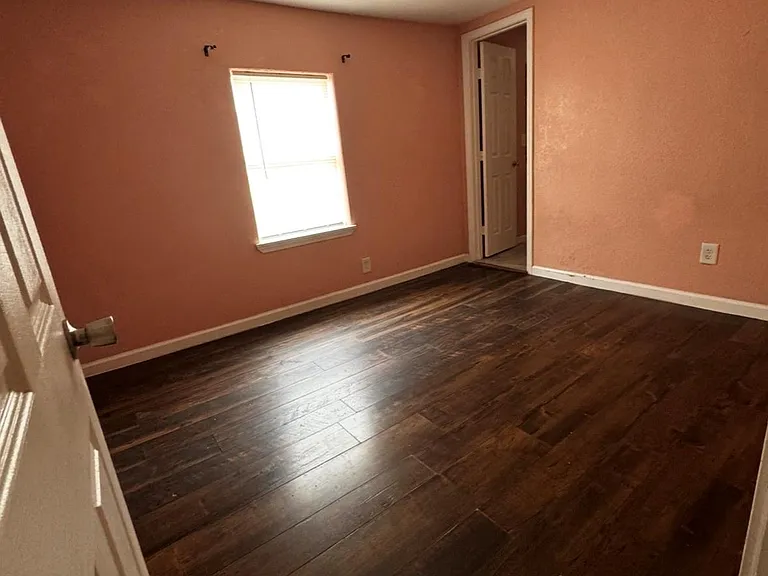 709 Matthews St — Photo 7