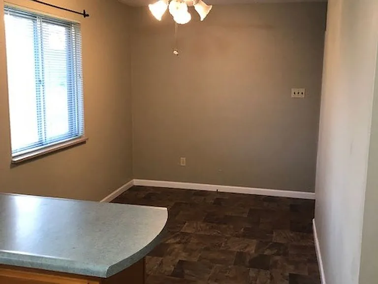 11 Friendship Ct — Photo 5