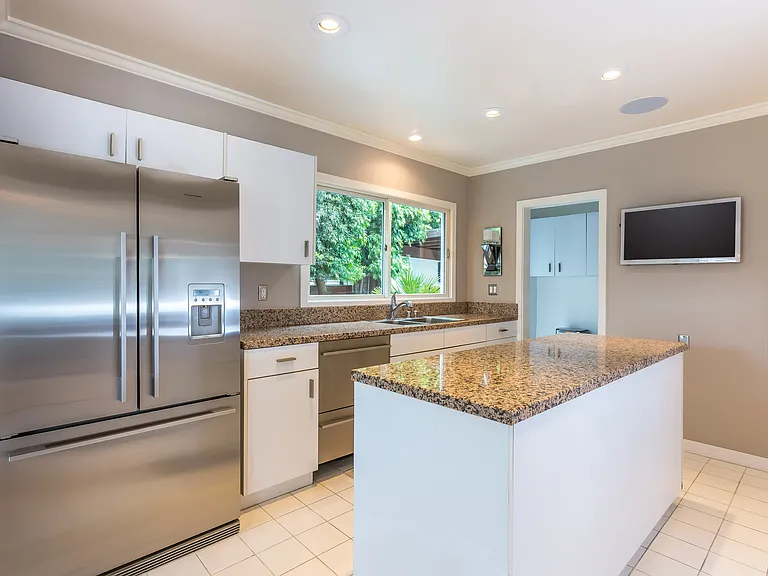 1321 Londonderry Pl — Photo 11