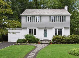 7 Longview Pl, Great Neck, NY 11021