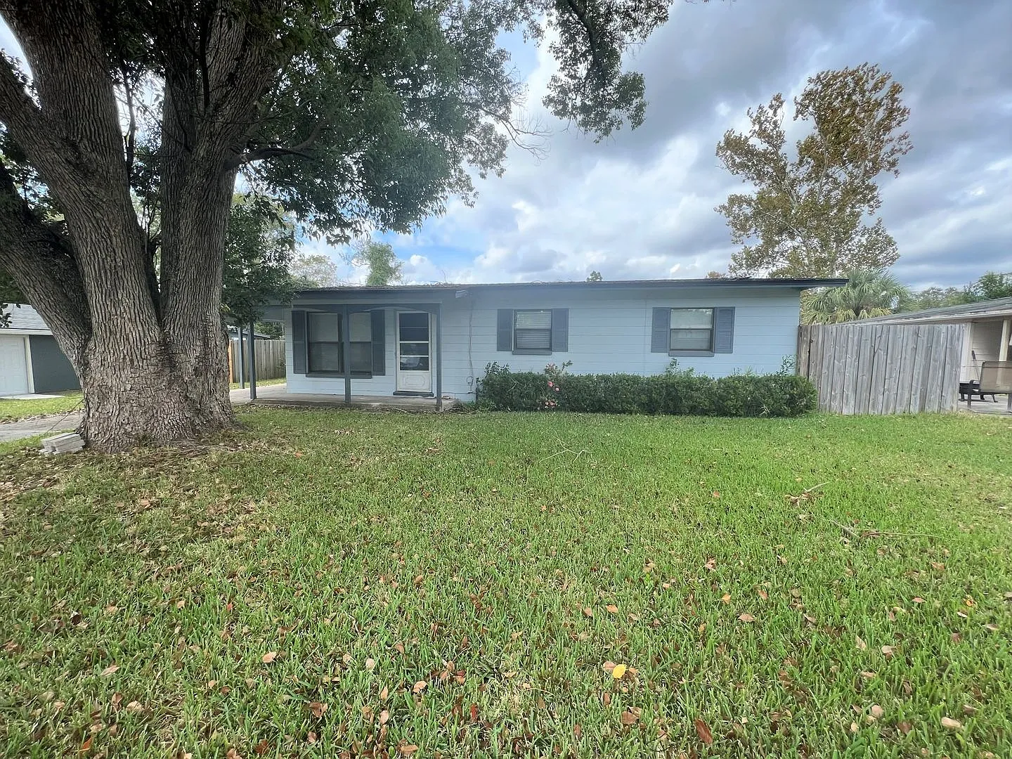 3 Bedroom / 1.5 Bathroom Orange Park Home — Photo 2