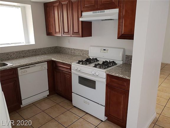 5th image of 1169 Pleasant Brook St