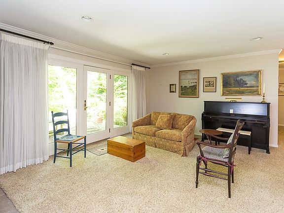 4th image of 180 Canyon Dr