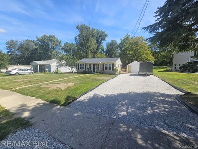 810 Forest Dr, Fenton, MI, 48430
