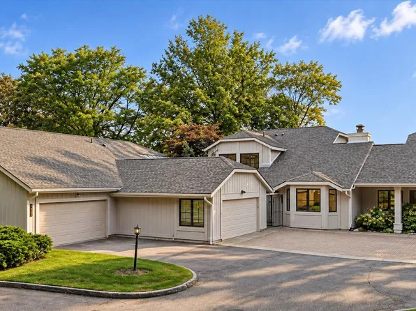 1835 Golf Ridge Dr, Bloomfield Hills, MI 48302