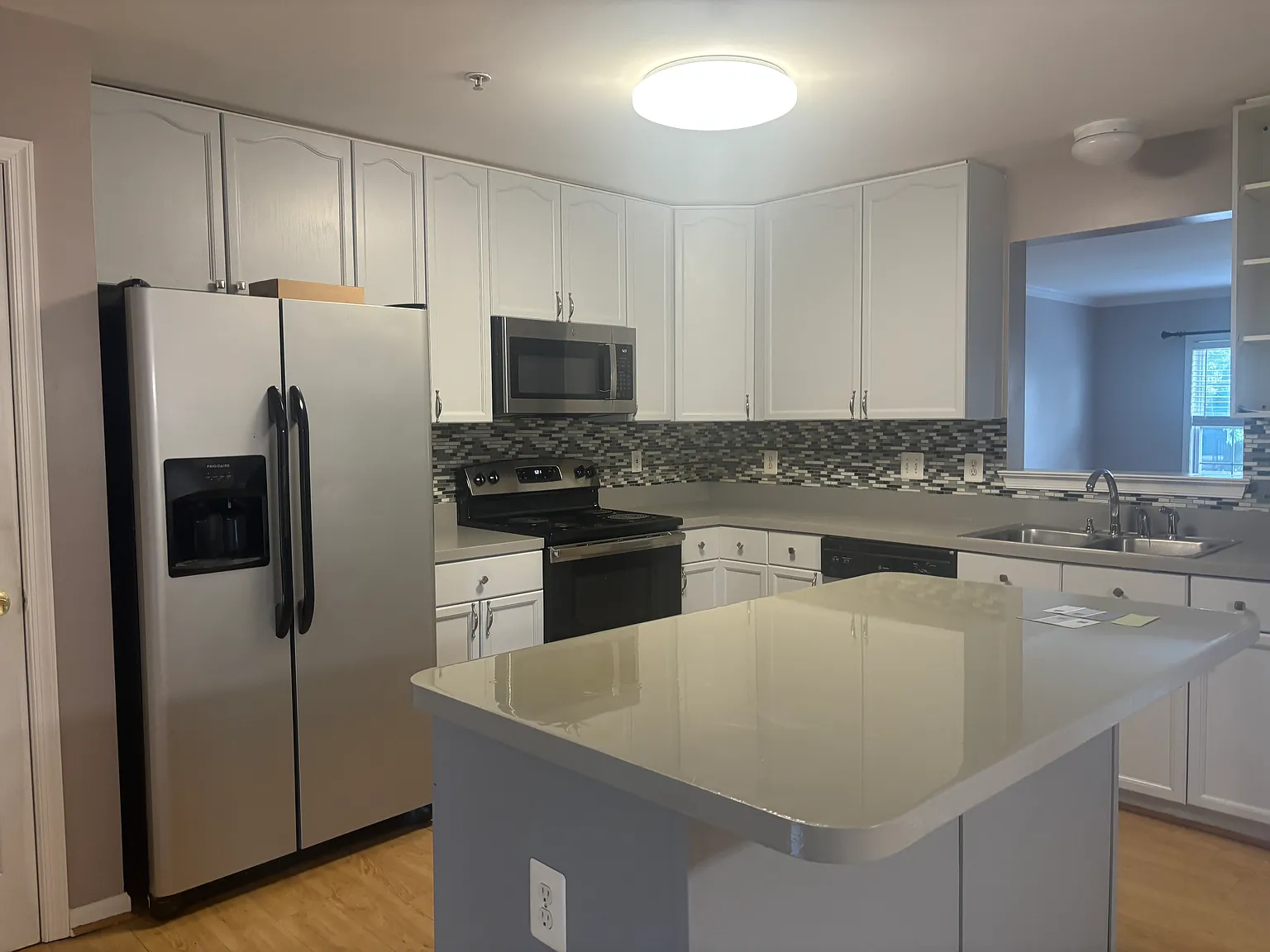 4 bed, 3.5 bath, 2600 sqft, $2,800 — Photo 4