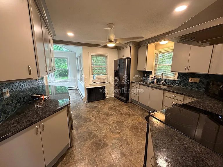 36 Pomeroy Ave — Photo 9