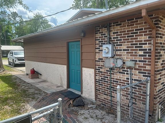3rd image of 305 SE Polk Ln
