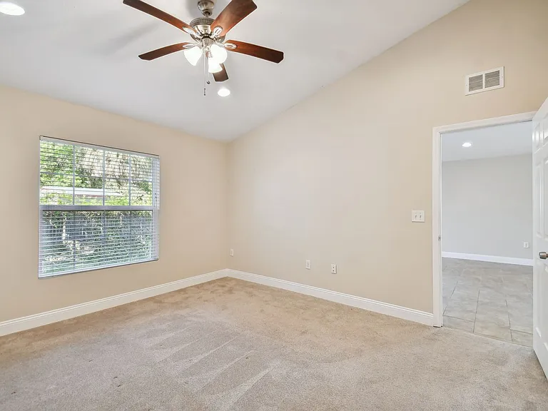 2321 W Beach St — Photo 18