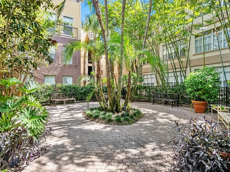 2440 W Horatio St #1012 — Photo 29